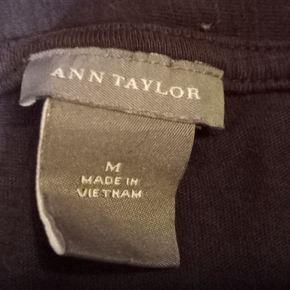 Ann Taylor Side ZIP Deco Skirt Ann Taylor Scoop Neck Fitted Tshirt. - Picture 9 of 10